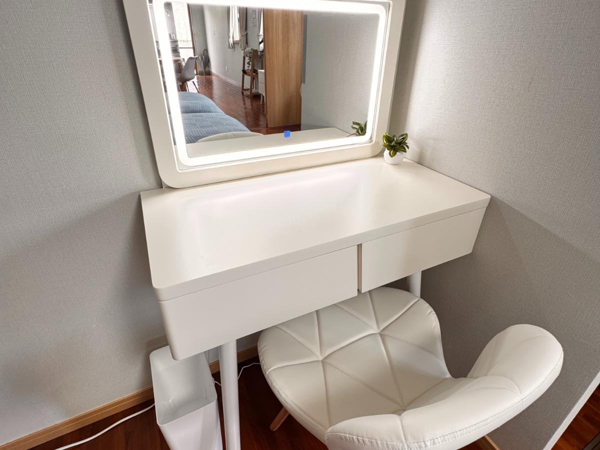 調光調色ライト付きドレッサー（寝室）